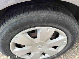 2012-renault-clio-1460386-47664027