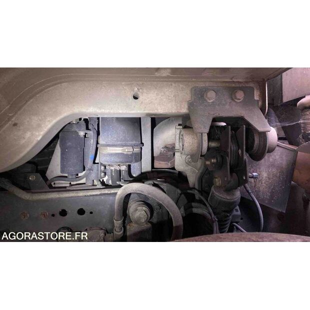 2012 Renault PREMIUM-47664246