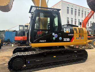 2025-caterpillar-323dl-47682174