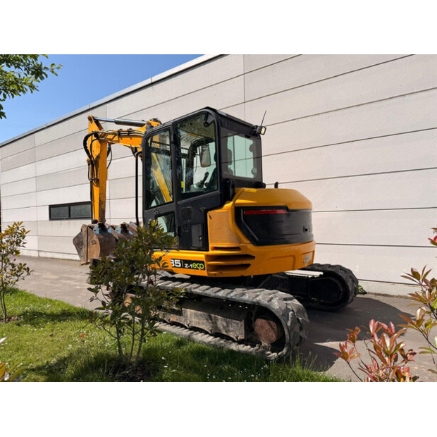 2018 جيه سي بي 85Z-1-47682327