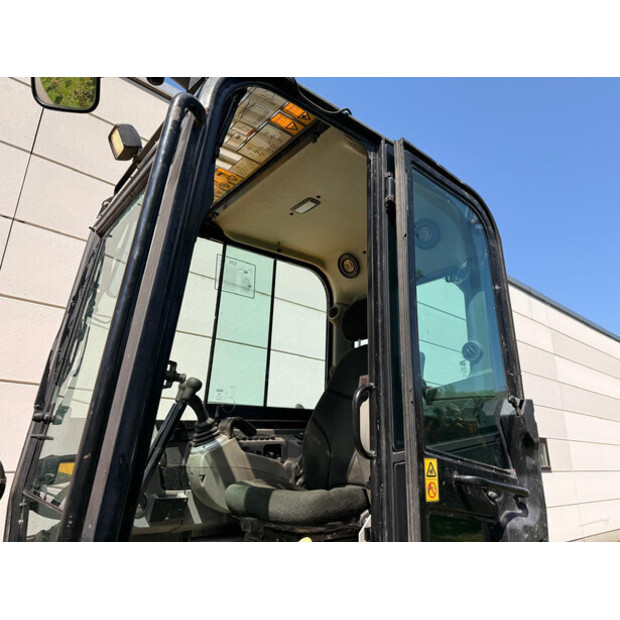2018 جيه سي بي 85Z-1-47682336