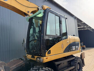 صورة ل حفارات بعجلات 2007 كاتربيلر M313D للبيع في بولندا
