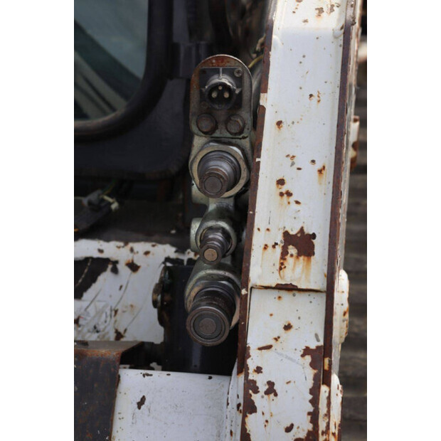 2011 بوبكات T190-47694563