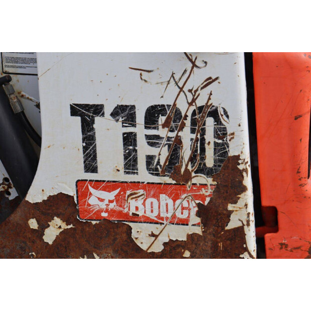 2011 بوبكات T190-47694565