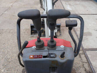 2016-takeuchi-tb210r-1460557-47694663