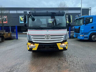 2016-mercedes-benz-1327-1460602-47696104