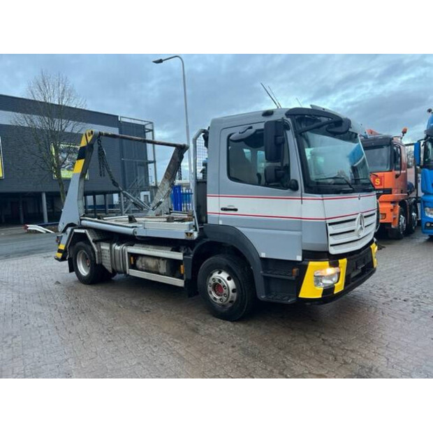 2016 Mercedes-Benz 1327-47696105