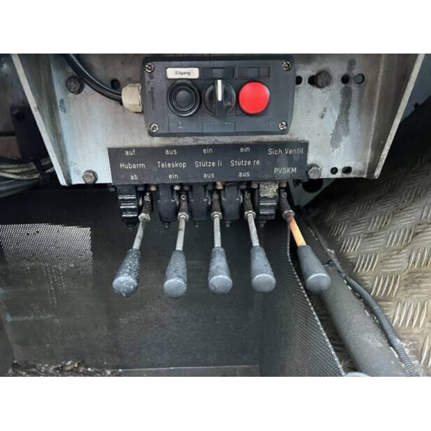 2016 Mercedes-Benz 1327-47696109
