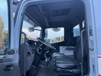 2016-mercedes-benz-1327-1460602-47696111