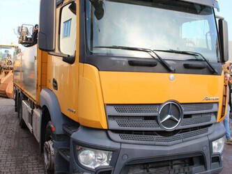 2014-mercedes-benz-antos-2540-1460606-47696252