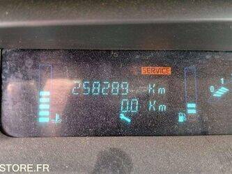 2003-renault-megane-1460904-47711690