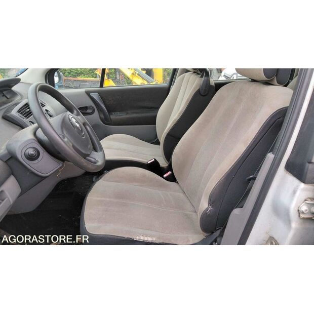 2003 Renault Megane-47711696