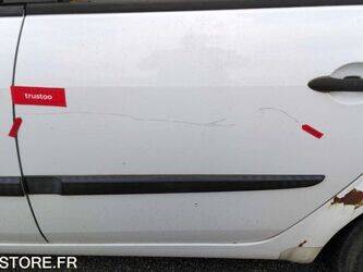 2003-renault-megane-1460904-47711707