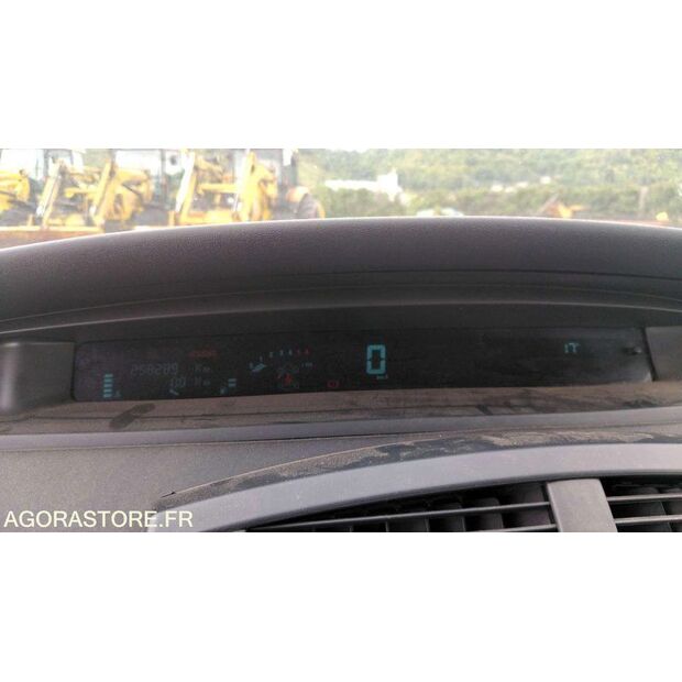 2003 Renault Megane-47711712