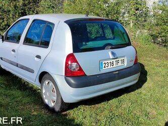 2004-renault-clio-1460911-47711934