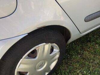 2004-renault-clio-1460911-47711935
