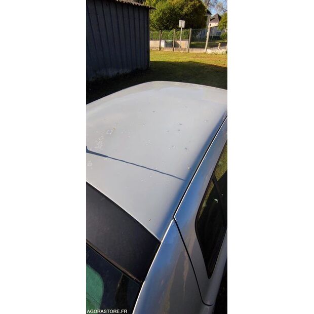 2004 Renault Clio-47711941
