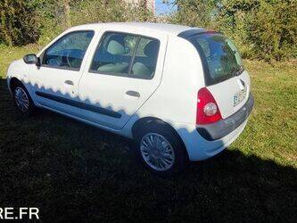 صورة ل سيارات 2005 رينو Clio