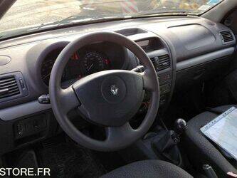 2006-renault-clio-1460919-47712189