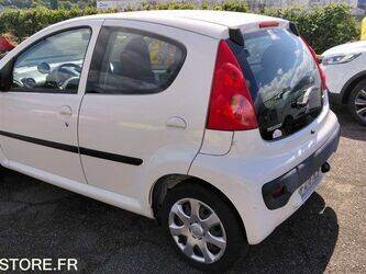 2011-peugeot-107-1460921-47712243