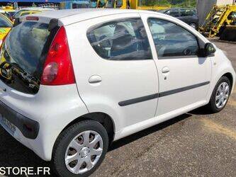 2011-peugeot-107-1460921-47712244