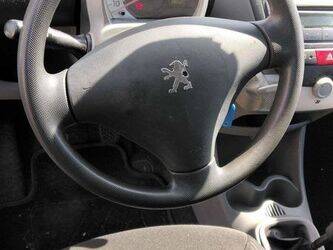 2011-peugeot-107-1460921-47712247