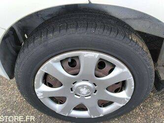 2011-peugeot-107-1460921-47712263