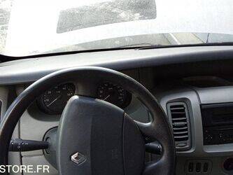 2008-renault-trafic-1460924-47712330