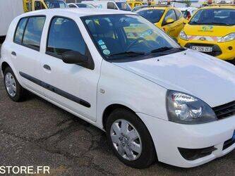 2008-renault-clio-1460933-47712622