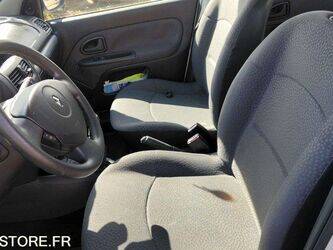 2008-renault-clio-1460933-47712625