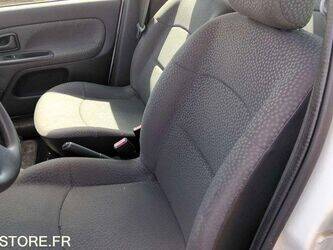 2008-renault-clio-1460939-47712794