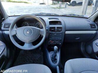 2006-renault-clio-1460940-47712837