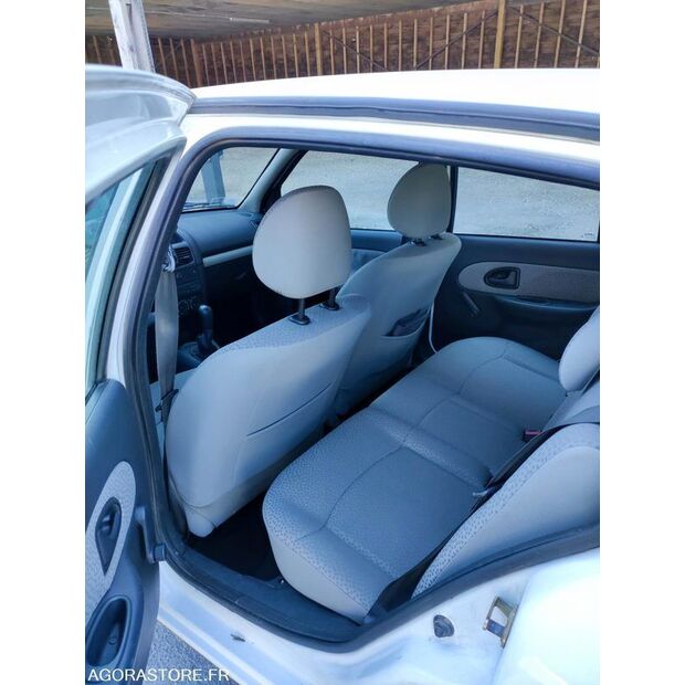 2006 Renault Clio-47712838