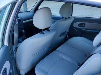 2006-renault-clio-1460940-47712838