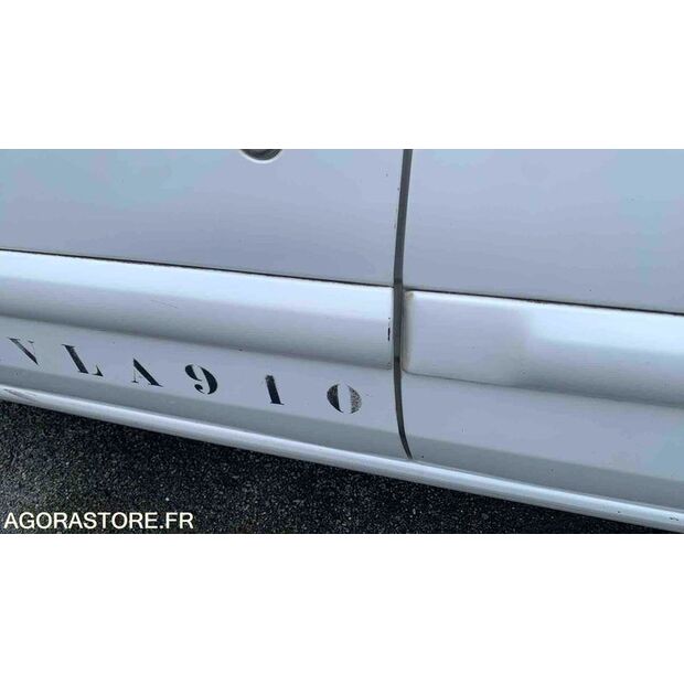 2009 Renault Clio-47712860