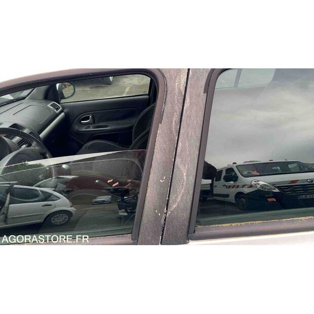 2009 Renault Clio-47712866