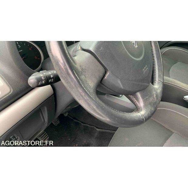2009 Renault Clio-47712867