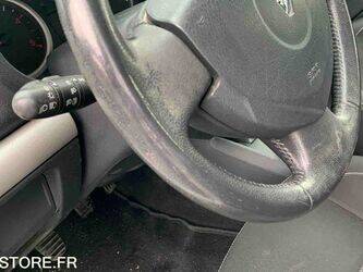 2009-renault-clio-1460941-47712867