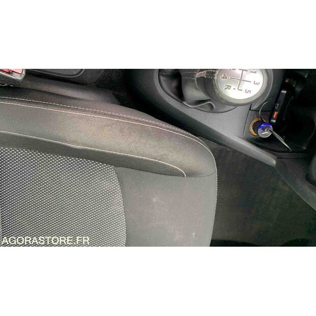 2009 Renault Clio-47712870