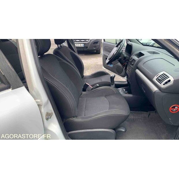 2009 Renault Clio-47712874