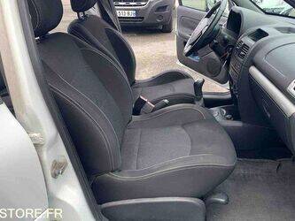 2009-renault-clio-1460941-47712874