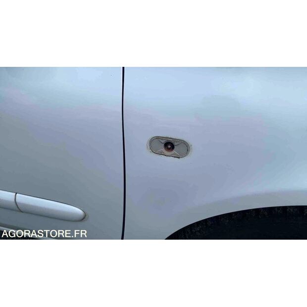 2009 Renault Clio-47712878