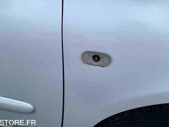 2009-renault-clio-1460941-47712878
