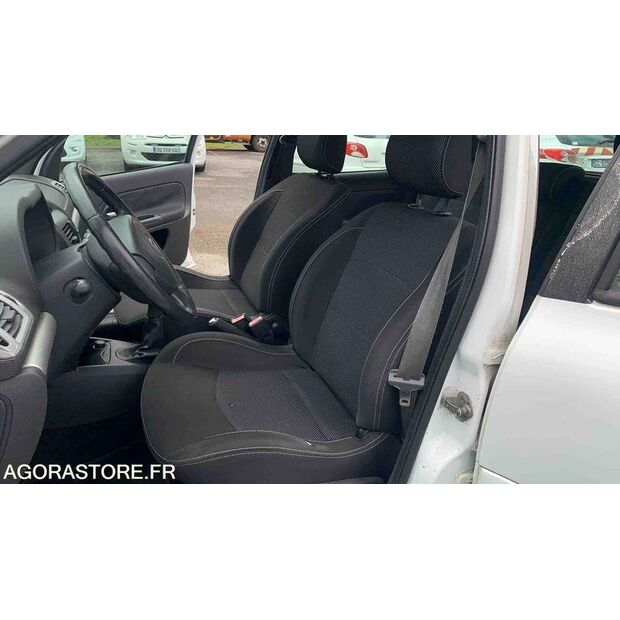 2009 Renault Clio-47712881