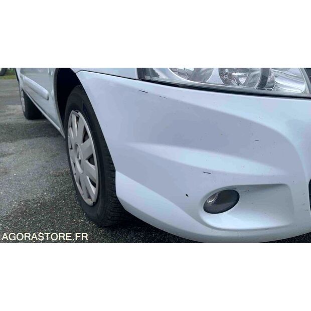 2009 Renault Clio-47712884