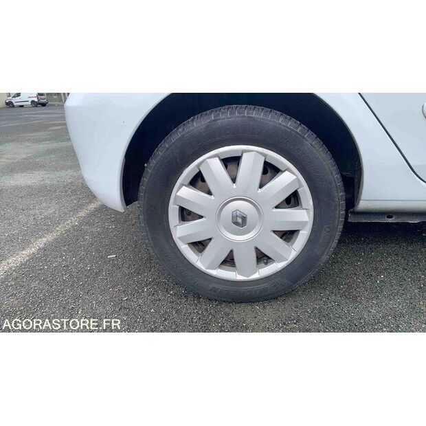 2009 Renault Clio-47712891