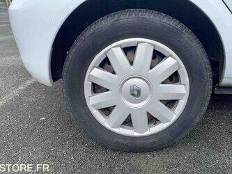 2009-renault-clio-1460941-47712891