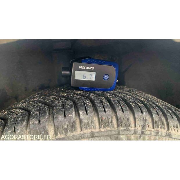 2009 Renault Clio-47712892