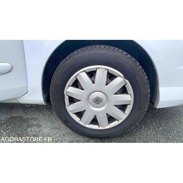2009 Renault Clio-47712898