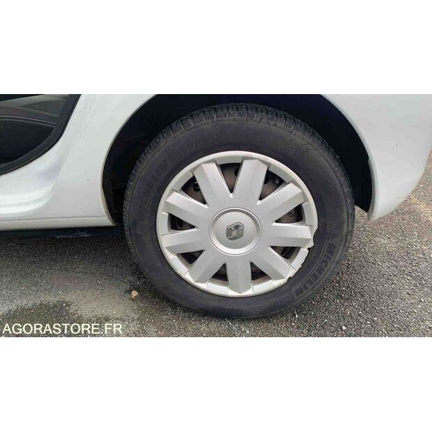 2009 Renault Clio-47712899